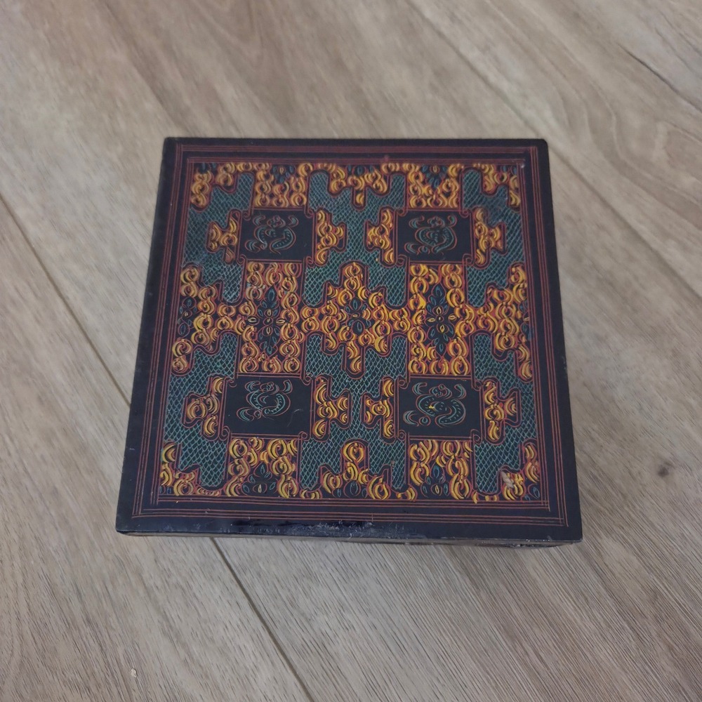 Vintage Decorative Hinged Wood Lacquerware‎ Trinket Box Ornate Pattern
